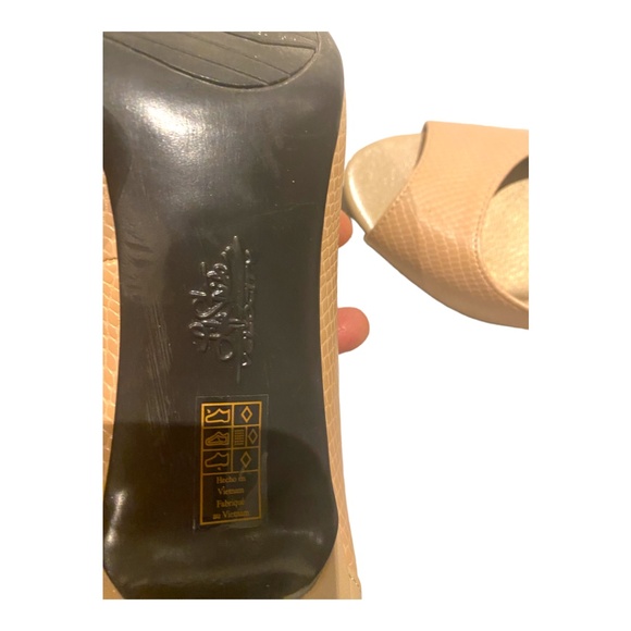 Lifestride comfort vegan nude peep toe heels. Sz 8 - Picture 7 of 16